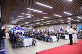 מייסד קרנף מספר את ההיסטוריה שלו בתחום היזמות והצוות כדי לחגוג את יום הולדתו